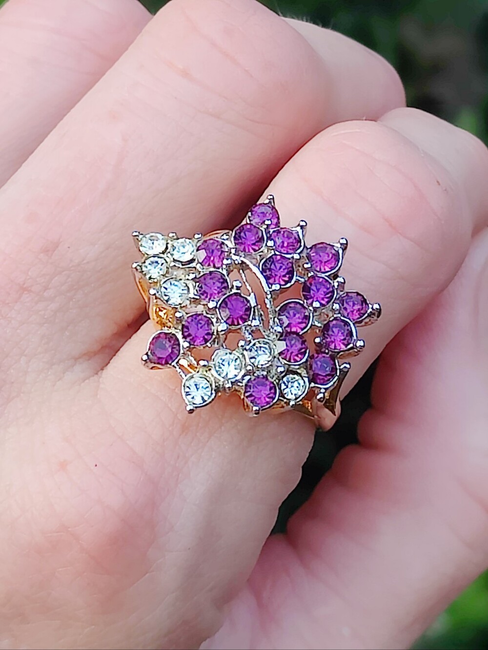 Vintage 18K Hge Purple And Clear Stone Ring